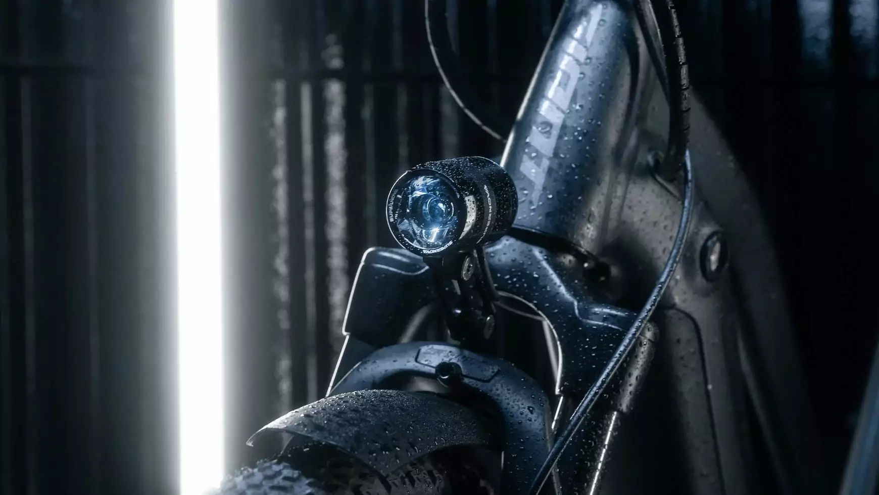 Supernova V1280 Scheinwerfer 2 Supernova V1280 Scheinwerfer - Image 2